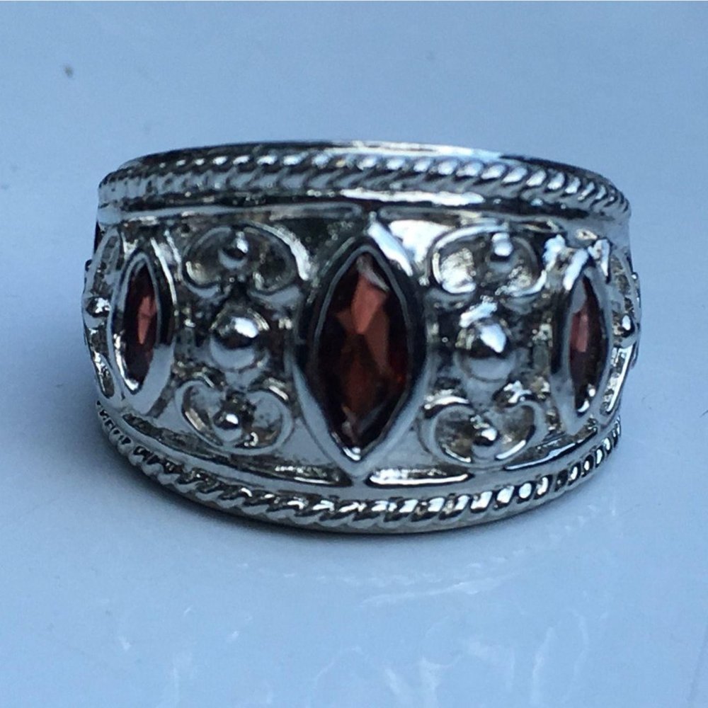 Beautiful Women's Sterling Silver Garnet Ring, Birthstone Jewelry, Size 6